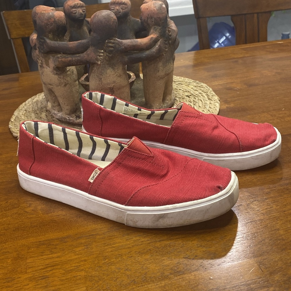 Toms - Picture 2 of 6